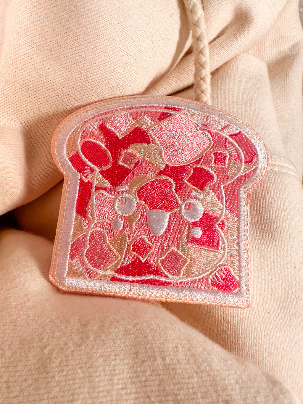 STRAWBERRY VANILLA CREAM EMBROIDERED TOASTY